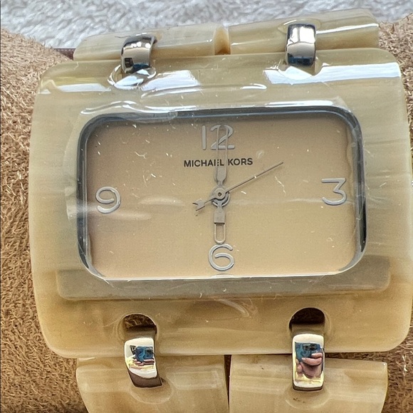Michael Kors Beige Women's Watch - Picture 1 of 5